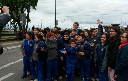 Niños en cambio de mando canino
