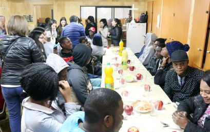 4° Medio “A” ofrece cena a hermanos Haitianos