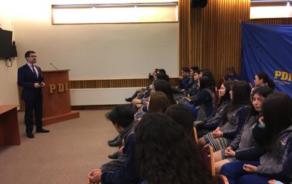 Jóvenes del Colegio visitan PDI