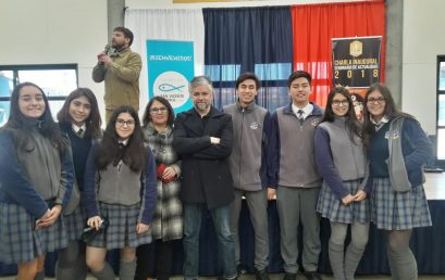 Alumnos de 3° Medio se reúnen con escritor Jorge Baradith
