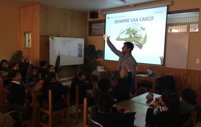 Charla de CONASET sobre uso de casco
